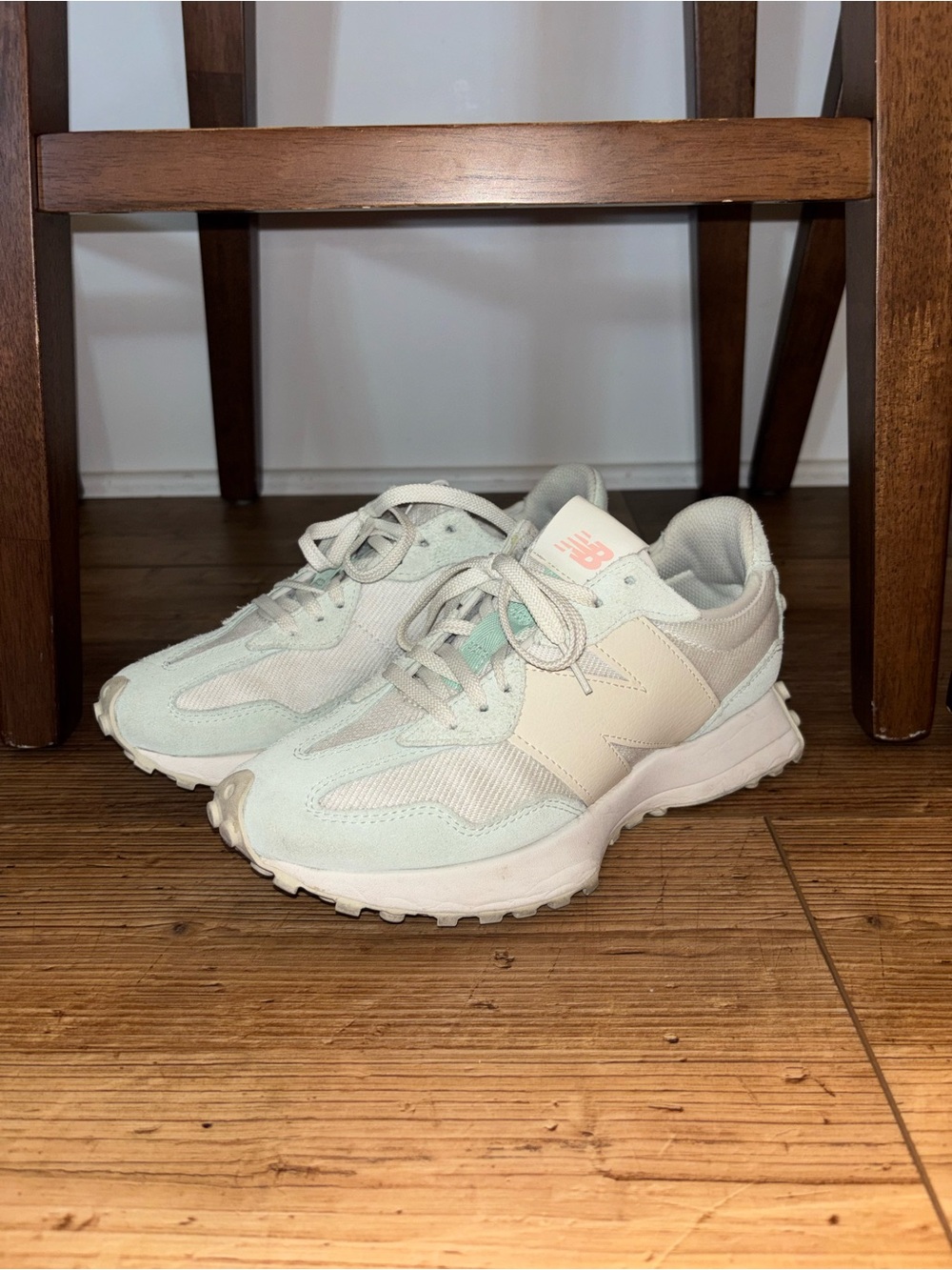 New balance women’s mint green 327 shoes